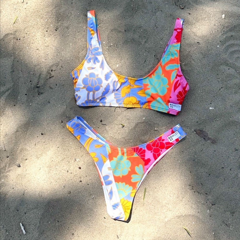 BEAUTIFUL Roxy/Cynthia Rowley collab. patchwork floral bikini